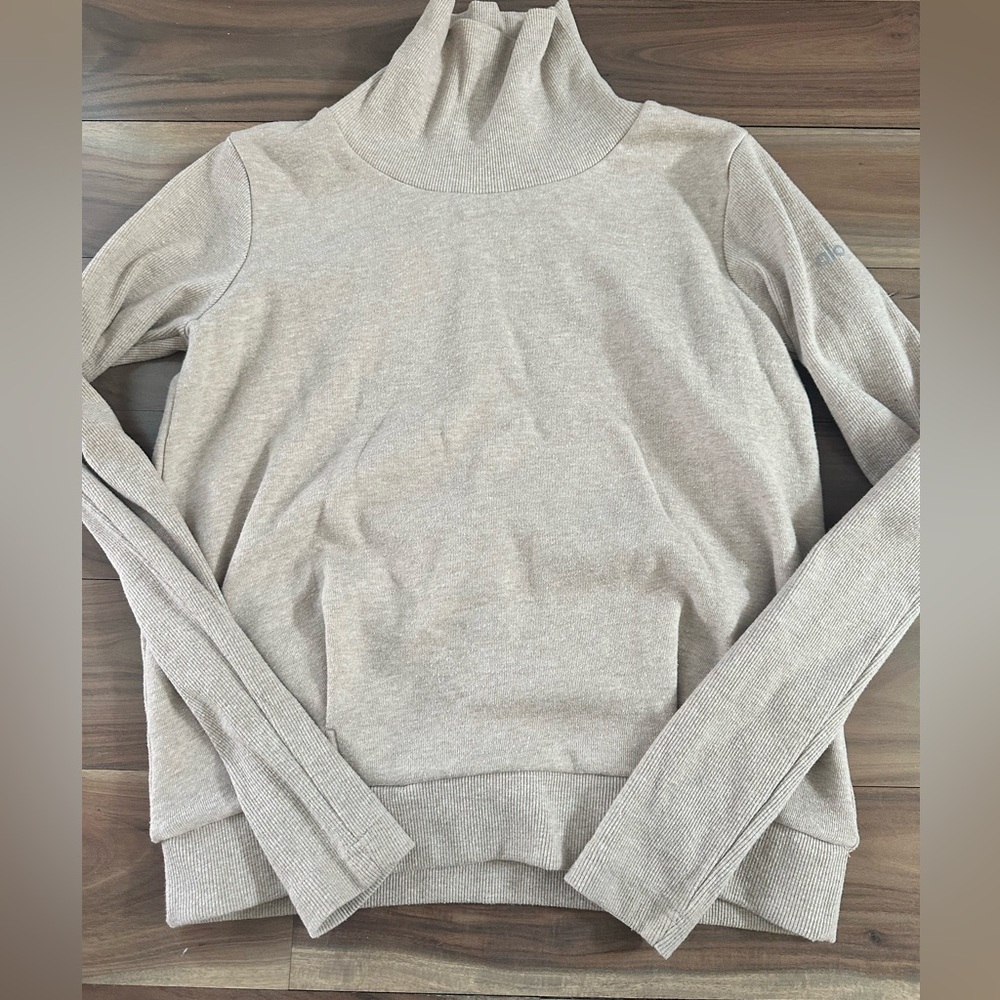 Alo turtleneck sweatshirt size xs